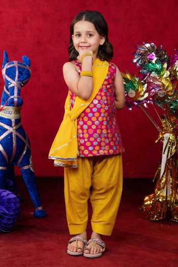 JILMIL DREAMWEAR Floral Pattern Silk Blend Kurta Salwar & Dupatta Set 