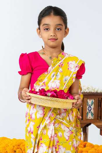 JILMIL DREAMWEAR Pink Cotton Floral Print Pre-draped Saree With Blouse Online at Aza Fashions JILMIL DREAMWEAR_Pink Cotton Floral Print Pre-draped Saree With Blouse _Online_at_Aza_Fashions