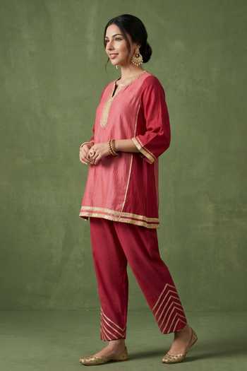 Priya Chaudhary_Red Chanderi Split V-neck Embellished Kurta With Salwar _Online_at_Aza_Fashions