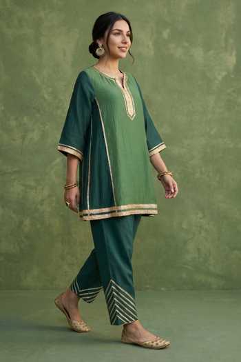 Priya Chaudhary_Green Chanderi Split V-neck Yoke Embellished Kurta And Salwar Set _Online_at_Aza_Fashions