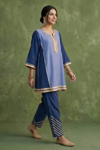 Priya Chaudhary_Blue Chanderi Split V-neck, Yes Embellished Kurta With Salwar _Online_at_Aza_Fashions