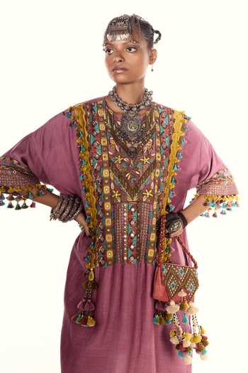 Zariya The Label Wine Chanderi V-neck Embroidered Kurta And Pant Set at Aza Fashions Zariya The Label_Wine Chanderi V-neck Embroidered Kurta And Pant Set _at_Aza_Fashions