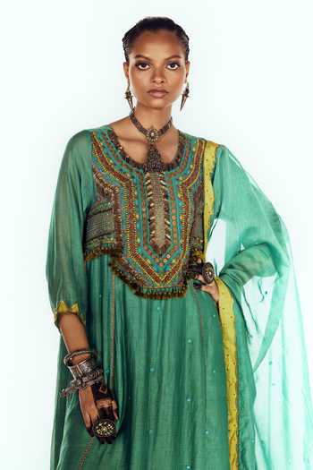 Zariya The Label Green Chanderi Round Neck Yoke Embroidered Kurta Set Online at Aza Fashions Zariya The Label_Green Chanderi Round Neck Yoke Embroidered Kurta Set _Online_at_Aza_Fashions