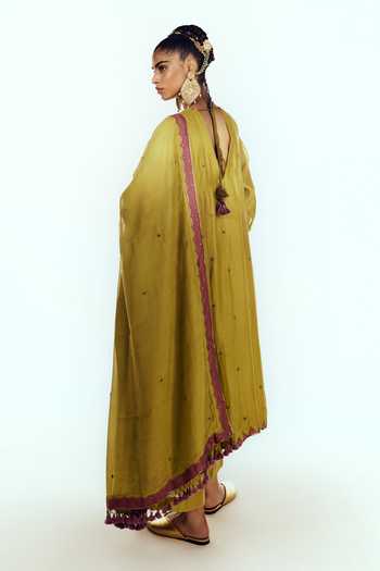 Zariya The Label Placement Embroidered Kurta Set 