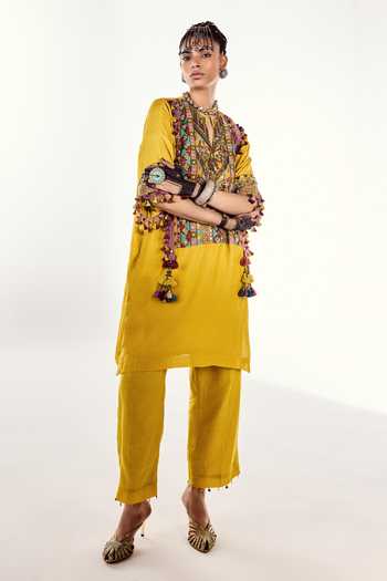 Zariya The Label Yellow Chanderi V-neck Straight Embroidered Kurta And Pant Set Online at Aza Fashions Zariya The Label_Yellow Chanderi V-neck Straight Embroidered Kurta And Pant Set _Online_at_Aza_Fashions