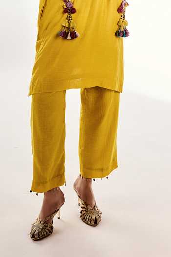 Buy Zariya The Label Yellow Chanderi V-neck Straight Embroidered Kurta And Pant Set Online at Aza Fashions Buy_Zariya The Label_Yellow Chanderi V-neck Straight Embroidered Kurta And Pant Set _Online_at_Aza_Fashions