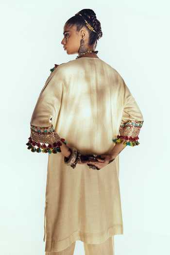 Zariya The Label Yoke Embroidered Kurta & Pant Set 