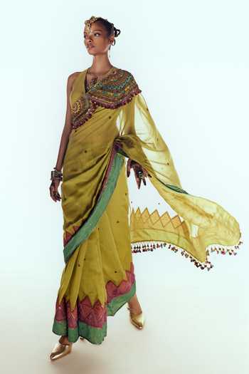 Zariya The Label Green Chanderi Plunge Neck Border Embroidered Saree With Blouse Online at Aza Fashions Zariya The Label_Green Chanderi Plunge Neck Border Embroidered Saree With Blouse _Online_at_Aza_Fashions