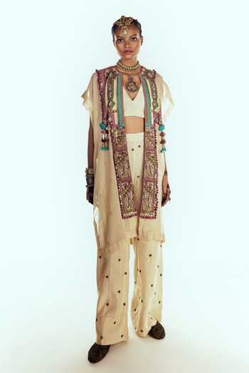 Zariya The Label Ivory Chanderi V-neck Embroidered Cape Set Online at Aza Fashions Zariya The Label_Ivory Chanderi V-neck Embroidered Cape Set _Online_at_Aza_Fashions