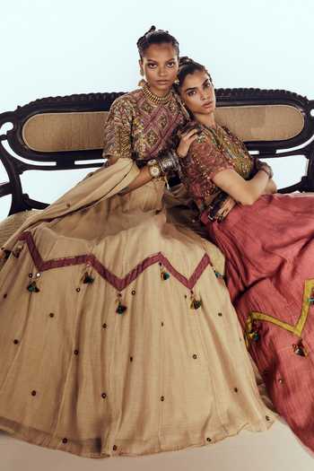 Zariya The Label Ivory Chanderi Round Neck Chevron Embroidered Lehenga Set Online at Aza Fashions Zariya The Label_Ivory Chanderi Round Neck Chevron Embroidered Lehenga Set _Online_at_Aza_Fashions