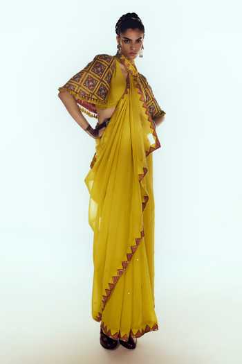Zariya The Label Embroidered Saree Set With Cape 