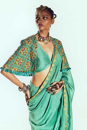 Zariya The Label Green Chanderi Plunge Neck Embroidered Saree Set With Cape at Aza Fashions Zariya The Label_Green Chanderi Plunge Neck Embroidered Saree Set With Cape _at_Aza_Fashions