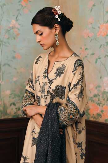 Shop Paulmi And Harsh Ivory Split V-neck Dandelion Print Kurta Set Online at Aza Fashions Shop_Paulmi And Harsh_Ivory Split V-neck Dandelion Print Kurta Set _Online_at_Aza_Fashions