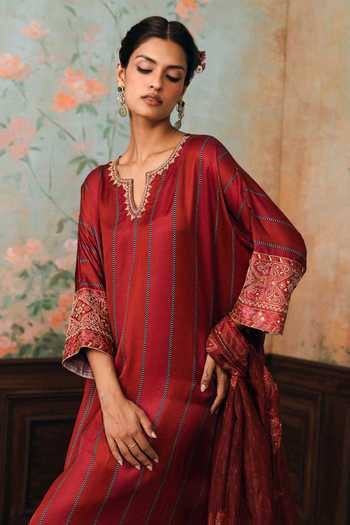 Paulmi And Harsh Red Satin, Modal, Organza, Lace Split V-neck, Yes Dandelion Printed Kurta Set Online at Aza Fashions Paulmi And Harsh_Red Satin, Modal, Organza, Lace Split V-neck, Yes Dandelion Printed Kurta Set _Online_at_Aza_Fashions