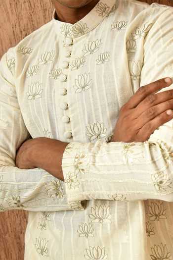 Sulakshna Jasra_Ivory Cotton, Jacquard Mandarin Collar, Yes Kurta And Pyjama Set _at_Aza_Fashions