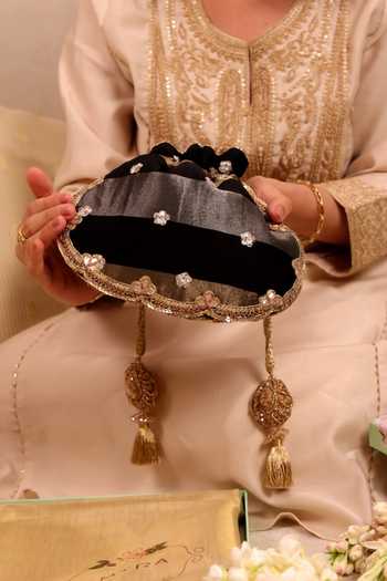 AMYRA Kamli Embroidered Scallop Potli 