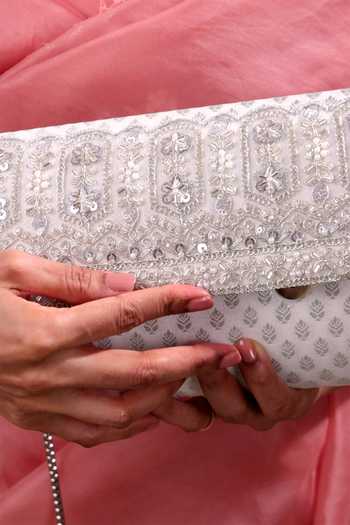 Buy AMYRA Silver Sitara Brocade Flapover Bag Buy_AMYRA_Silver Sitara Brocade Flapover Bag
