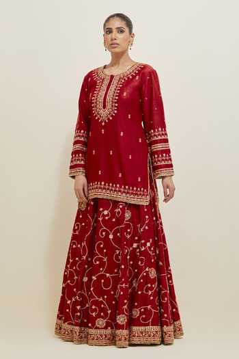 Buy Ikshita Choudhary Red Chanderi, Organza Round Neck, Yes Embroidered Kurta Lehenga Set Online at Aza Fashions Buy_Ikshita Choudhary_Red Chanderi, Organza Round Neck, Yes Embroidered Kurta Lehenga Set _Online_at_Aza_Fashions
