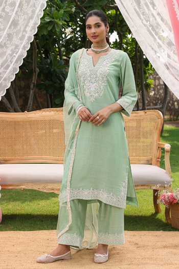 Shop Charu Makkar Green Chanderi, Organza V-neck Nora Embroidered Kurta Set Shop_Charu Makkar_Green Chanderi, Organza V-neck Nora Embroidered Kurta Set