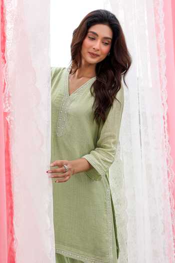 Buy Charu Makkar Green Chanderi V-neck, Yes Freya Embroidered Short Kurta Set Online at Aza Fashions Buy_Charu Makkar_Green Chanderi V-neck, Yes Freya Embroidered Short Kurta Set _Online_at_Aza_Fashions