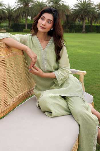 Shop Charu Makkar Green Chanderi V-neck, Yes Freya Embroidered Short Kurta Set Online at Aza Fashions Shop_Charu Makkar_Green Chanderi V-neck, Yes Freya Embroidered Short Kurta Set _Online_at_Aza_Fashions