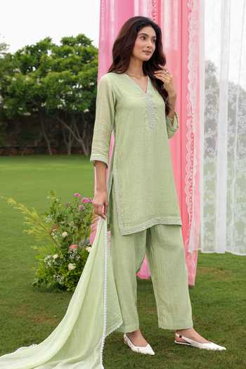 Buy Charu Makkar Green Chanderi V-neck, Yes Freya Embroidered Short Kurta Set Buy_Charu Makkar_Green Chanderi V-neck, Yes Freya Embroidered Short Kurta Set