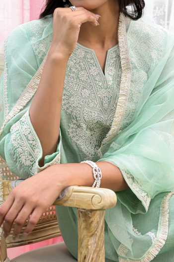 Charu Makkar Green Chanderi, Organza Split V-neck, Yes Jayne Dori Embroidered Kurta Set at Aza Fashions Charu Makkar_Green Chanderi, Organza Split V-neck, Yes Jayne Dori Embroidered Kurta Set _at_Aza_Fashions
