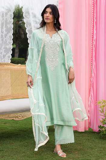 Buy Charu Makkar Green Chanderi, Organza Split V-neck, Yes Jayne Dori Embroidered Kurta Set Buy_Charu Makkar_Green Chanderi, Organza Split V-neck, Yes Jayne Dori Embroidered Kurta Set