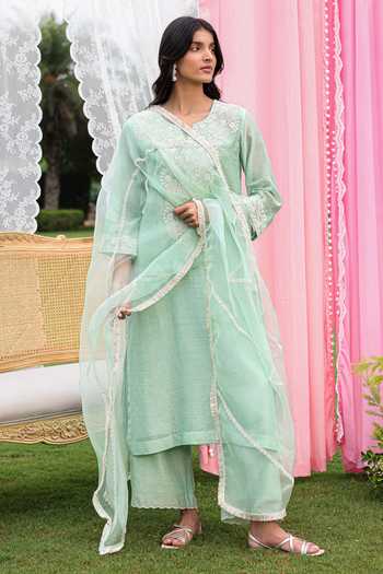 Shop Charu Makkar Green Chanderi, Organza Split V-neck, Yes Jayne Dori Embroidered Kurta Set Shop_Charu Makkar_Green Chanderi, Organza Split V-neck, Yes Jayne Dori Embroidered Kurta Set
