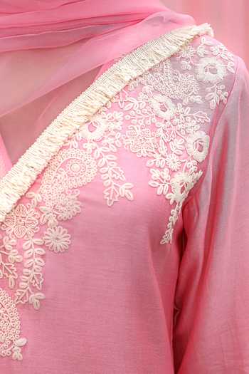 Shop Charu Makkar Pink Silk, Chanderi, Organza V-neck, Yes Rose Dori Embroidered Kurta Set Shop_Charu Makkar_Pink Silk, Chanderi, Organza V-neck, Yes Rose Dori Embroidered Kurta Set