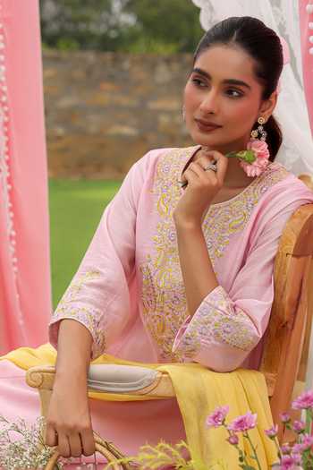 Charu Makkar Pink Silk, Chanderi, Satin, Modal, Tissue Chloe Resham Embroidered Kurta Set at Aza Fashions Charu Makkar_Pink Silk, Chanderi, Satin, Modal, Tissue Chloe Resham Embroidered Kurta Set _at_Aza_Fashions