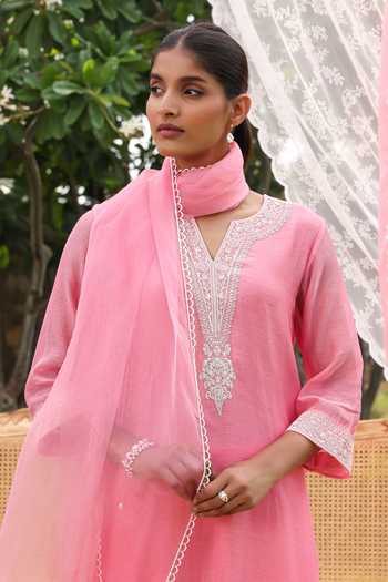 Charu Makkar Peach Chanderi, Organza, Lace Split Sophia Dori Embroidered Kurta Pant Set at Aza Fashions Charu Makkar_Peach Chanderi, Organza, Lace Split Sophia Dori Embroidered Kurta Pant Set _at_Aza_Fashions