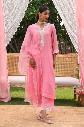 Buy Charu Makkar Peach Chanderi, Organza, Lace Split Sophia Dori Embroidered Kurta Pant Set Buy_Charu Makkar_Peach Chanderi, Organza, Lace Split Sophia Dori Embroidered Kurta Pant Set