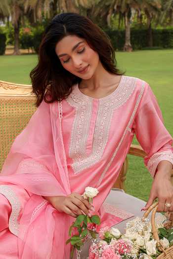 Buy Charu Makkar Pink Silk, Chanderi, Organza Round Neck Josette Dori Embroidered Kurta Set Buy_Charu Makkar_Pink Silk, Chanderi, Organza Round Neck Josette Dori Embroidered Kurta Set