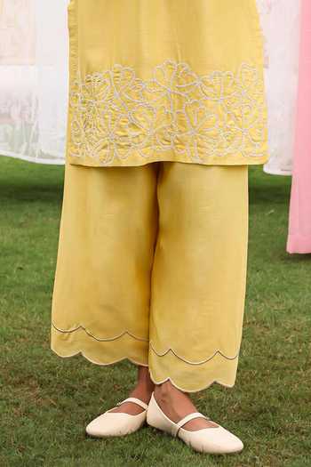 Charu Makkar Yellow Silk, Chanderi, Organza, Lace Split Kia Embroidered Short Kurta Set Online at Aza Fashions Charu Makkar_Yellow Silk, Chanderi, Organza, Lace Split Kia Embroidered Short Kurta Set _Online_at_Aza_Fashions