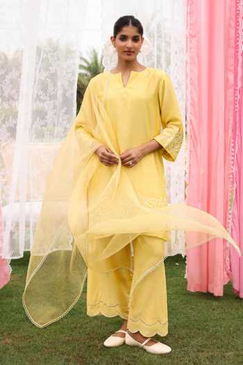 Charu Makkar Yellow Silk, Chanderi, Organza, Lace Split Kia Embroidered Short Kurta Set at Aza Fashions Charu Makkar_Yellow Silk, Chanderi, Organza, Lace Split Kia Embroidered Short Kurta Set _at_Aza_Fashions