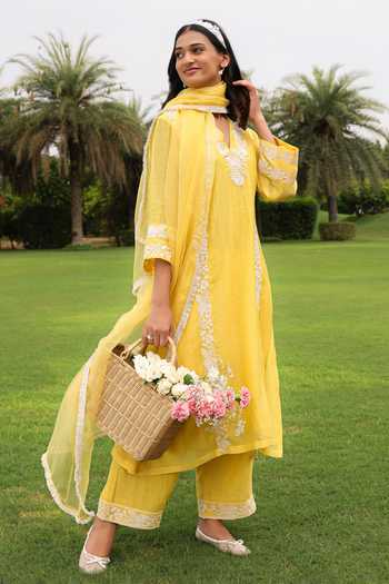 Shop Charu Makkar Yellow Chanderi, Organza V-neck Sun Dori Embroidered Kurta Set Shop_Charu Makkar_Yellow Chanderi, Organza V-neck Sun Dori Embroidered Kurta Set