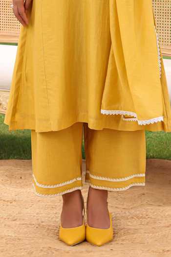 Charu Makkar Yellow Chanderi Split V-neck Sable Dori Work Kurta Set Online at Aza Fashions Charu Makkar_Yellow Chanderi Split V-neck Sable Dori Work Kurta Set _Online_at_Aza_Fashions