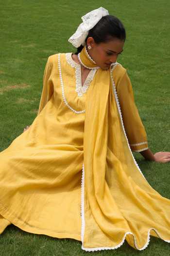 Shop Charu Makkar Yellow Chanderi Split V-neck Sable Dori Work Kurta Set Online at Aza Fashions Shop_Charu Makkar_Yellow Chanderi Split V-neck Sable Dori Work Kurta Set _Online_at_Aza_Fashions