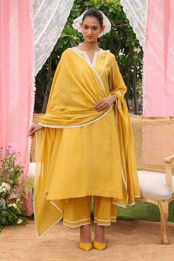 Shop Charu Makkar Yellow Chanderi Split V-neck Sable Dori Work Kurta Set Shop_Charu Makkar_Yellow Chanderi Split V-neck Sable Dori Work Kurta Set
