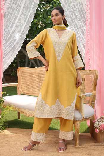 Charu Makkar Yellow Chanderi V-neck Aria Dori Embroidered Kurta Set at Aza Fashions Charu Makkar_Yellow Chanderi V-neck Aria Dori Embroidered Kurta Set _at_Aza_Fashions