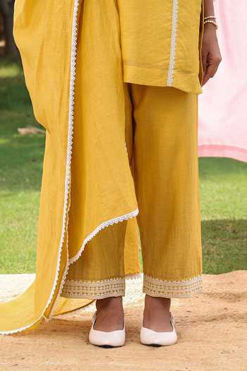 Charu Makkar Yellow Chanderi V-neck Michiko Dori Embroidered Short Kurta Set Online at Aza Fashions Charu Makkar_Yellow Chanderi V-neck Michiko Dori Embroidered Short Kurta Set _Online_at_Aza_Fashions