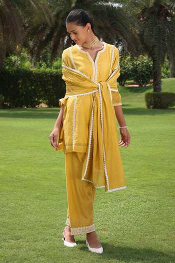 Charu Makkar Yellow Chanderi V-neck Michiko Dori Embroidered Short Kurta Set at Aza Fashions Charu Makkar_Yellow Chanderi V-neck Michiko Dori Embroidered Short Kurta Set _at_Aza_Fashions