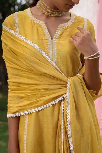 Shop Charu Makkar Yellow Chanderi V-neck Michiko Dori Embroidered Short Kurta Set Shop_Charu Makkar_Yellow Chanderi V-neck Michiko Dori Embroidered Short Kurta Set