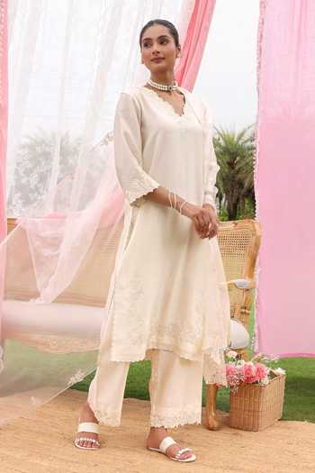 Shop Charu Makkar Ivory Silk, Chanderi, Organza V-neck Billie Dori Embroidered Kurta Set Shop_Charu Makkar_Ivory Silk, Chanderi, Organza V-neck Billie Dori Embroidered Kurta Set