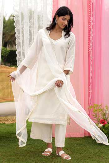 Charu Makkar Ivory Silk, Chanderi, Organza V-neck Kallie Dori Work Kurta Set Online at Aza Fashions Charu Makkar_Ivory Silk, Chanderi, Organza V-neck Kallie Dori Work Kurta Set _Online_at_Aza_Fashions
