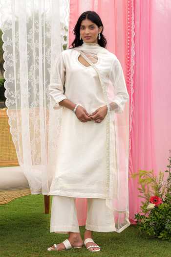 Charu Makkar Ivory Silk, Chanderi, Organza V-neck Kallie Dori Work Kurta Set at Aza Fashions Charu Makkar_Ivory Silk, Chanderi, Organza V-neck Kallie Dori Work Kurta Set _at_Aza_Fashions