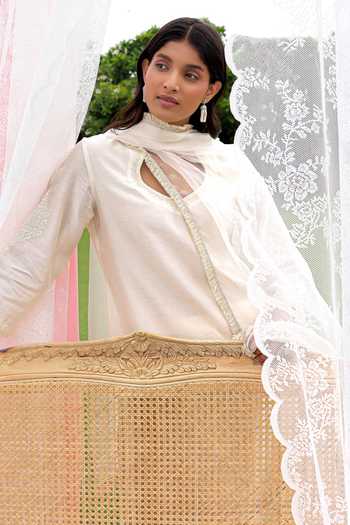 Buy Charu Makkar Ivory Silk, Chanderi, Organza V-neck Kallie Dori Work Kurta Set Buy_Charu Makkar_Ivory Silk, Chanderi, Organza V-neck Kallie Dori Work Kurta Set