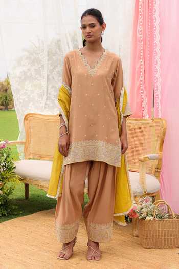 Charu Makkar Isla Resham Embroidered Kurta Salwar Set