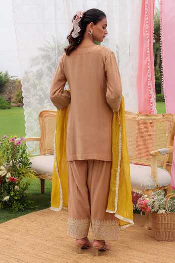 Charu Makkar Isla Resham Embroidered Kurta Salwar Set